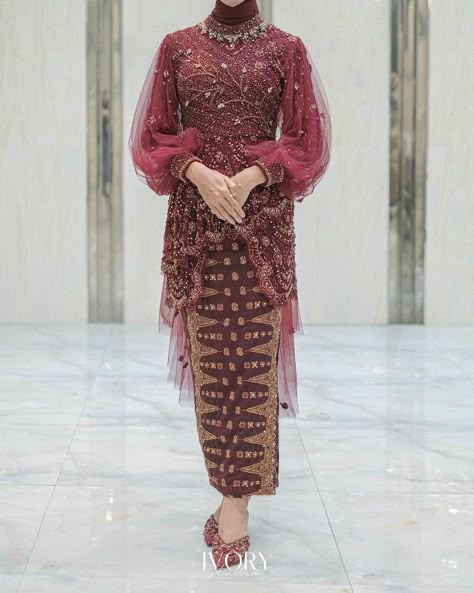 Model Dress Kebaya, Dress Brokat Modern, Dress Muslim Modern, Kebaya Lace, Batik Dress Modern, Kebaya Modern Dress, Modern Kebaya, Kebaya Brokat, Hijab Wedding