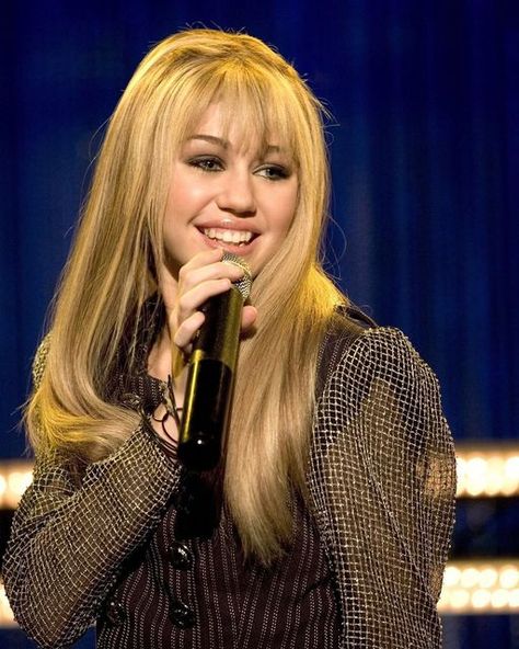 Hannah Montana Season 2, Hannah Montana Outfits, Hannah Montana Songs, Hannah Montana Costume, Hannah Miley, Hannah Montana Forever, Hannah Montana The Movie, Miley Cyrus Photoshoot, Montana Style