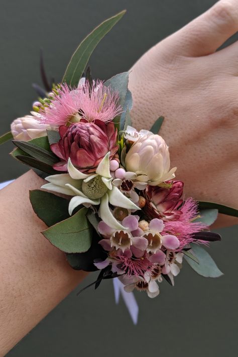 A stunning alternative for a bride who doesn't want to carry a bouquet. A beautiful tribute to the Australian bush - featuring flannel flower, waxflower, gum blossom & strawflowers. Flannel Flower Bouquet, Native Australian Button Holes, Protea Buttonhole, Australian Native Flowers Wedding Buttonhole, Bush Wedding Australian, Formal Corsage, June Bouquet, Wrist Corsage Dried Flowers, Gum Blossom