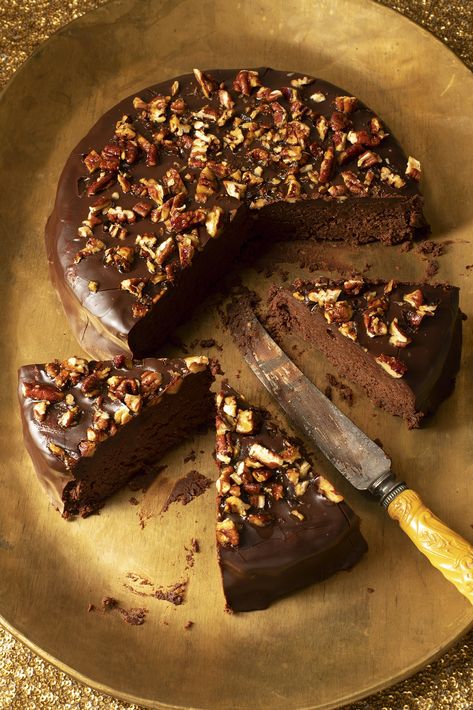 Tim Tam Cake, Fudgy Cake, Praline Cake, Chocolate Torte, Fairy Cakes, Dessert Cake Recipes, Travel Magazine, Dessert Cake, Sweet Breads