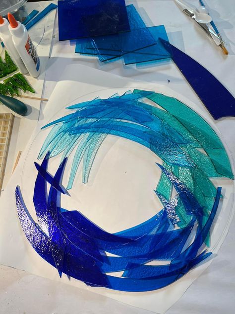 Fused Glass Wall Art Ideas, Glasfusing Ideas, Fused Glass Wave, Broken Glass Crafts, Glass Circle, Glass Art Products, Fused Glass Panel, Slumped Glass, Fused Glass Wall Art