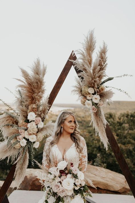 Dried Arbor Arrangement, Arbor Wedding Flowers, Arbor Flowers, Pampas Wedding, Boho Wedding Arch, Boho Wedding Ideas, Jade Wedding, Modern Wedding Ceremony, White Roses Wedding