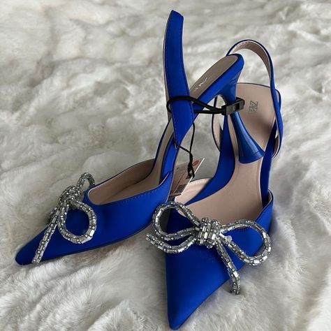 Brand: Zara Size: 38 Price: 42,500 Heel Height: 4” You are best served via our website shoepifystore.com Get the latest updates and discounts #Shoepify #peopleofsh Blue Satin Heels, Diamond Heels, Grad Pic, Sling Back Heels, Zara Heels, Velvet Heels, Rhinestone Heels, Satin Heels, Bow Heels