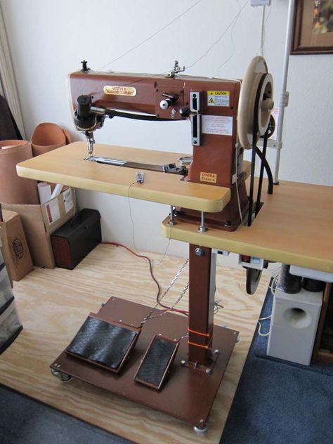 Leather Sewing Machine, Sewing Machines Best, Industrial Sewing Machines, Leatherworking Tools, Leather Working Tools, Best Sewing Machine, Chinese Takeout, Leather Sewing, Old Sewing Machines