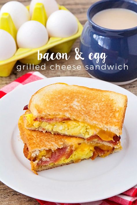 The Baker Upstairs: Bacon and Egg Grilled Cheese Sandwiches Breakfast Sides Dishes, Subway Sandwich, Breakfast Sandwich Recipes, Breakfast Appetizers, Sandwich Bar, Grilled Cheese Sandwiches, Deli Sandwiches, Cheese Sandwich, Boiled Egg