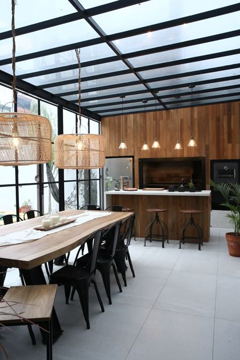 Ideas para agrandar la casa con cerramientos exteriores | Revista Para Ti Parrilla Interior, Fachada Exterior, Vintage Industrial Design, Casa Country, Cottage Renovation, Tiny House Living, Outdoor Kitchen Design, Office Interior Design, Patio Design