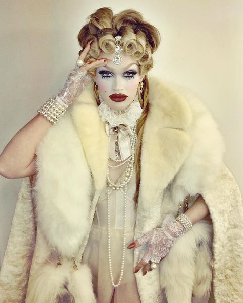 Pearl Liaison Pearl Drag Race, Pearl Drag Queen, Pearl Drag, Pearl Liaison, Violet Chachki, Drag Queen Outfits, Drag Queen Makeup, Mardi Gras Costumes, Queen Makeup