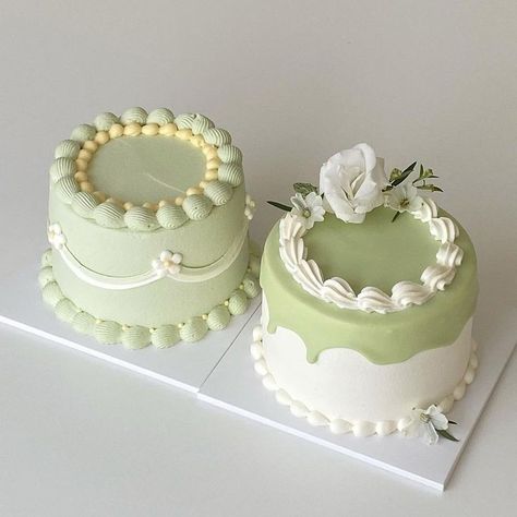 Bolo Vintage, Vintage Birthday Cakes, Green Cake, Simple Cake Designs, Cake Decorating Piping, Mini Cakes Birthday, Cake Decorating Frosting, Cute Baking, Pretty Dessert