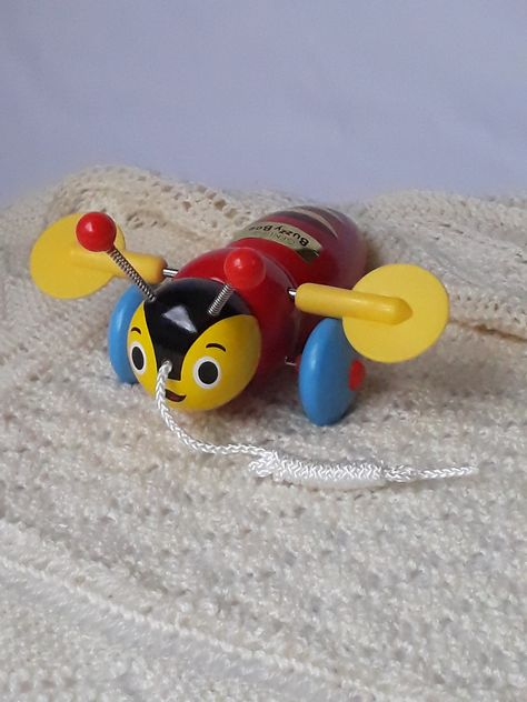 Who grew up with a Buzzy Bee. Here is the famous Buzzy Bee with moving wings and the clicking sound. New Zealand's kiwiana 1970 Super Bee, New Zealand Butterfly, Kiwi Bird Plush, Nz Memes, Nz Native Insects, Buzzy Bee, Childhood Books, Bee Crafts, Photo Design