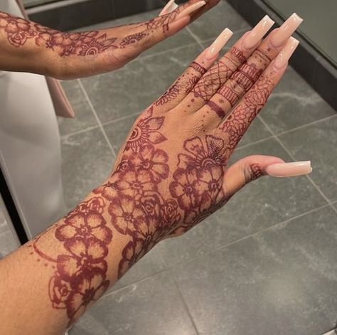 Henna Sleeve, Henna Tattoo Design, Cute Henna Designs, Tattoos Henna, Cute Henna Tattoos, Henna Style Tattoos, Jagua Henna, Red Henna, Henna Nails