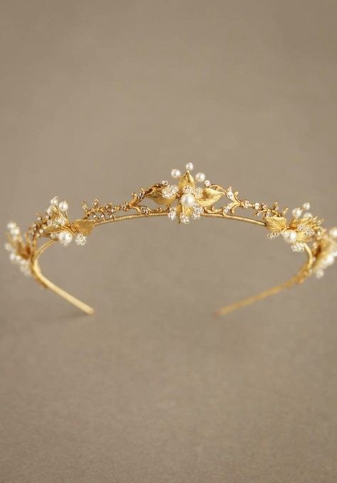 1800s Jewelry, Unique Wedding Veils, Wedding Headpieces, Contemporary Bridal, Sea Life Jewelry, Crystal Bridal Tiaras, Bridal Fashion Jewelry, Bridal Crown, Wedding Crown