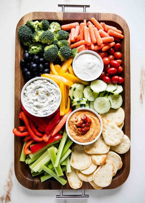 Easy Appetizers For A Party New Years, Cheap Easy Snacks For Party, New Years Appetizers Easy Healthy, Easy Appetizers For A Party Appetizer Recipes, Nye Veggie Tray, New Years Apps Appetizers, Party Apps For A Crowd, Vegan New Years Eve Recipes, New Year Party Food Ideas