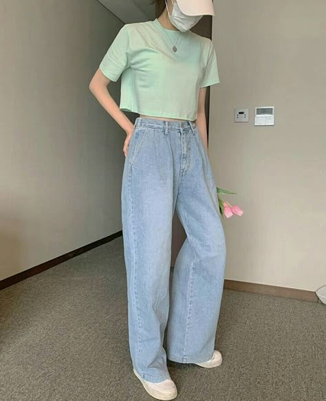 Light Blue Wide Leg Jeans Outfit, Ootd Korean Style Casual, Jeans And T Shirt Outfit, Outfit Korean Style, Korean Casual Outfits, Casual Day Outfits, Easy Trendy Outfits, Black High Waist, Straight Fit Jeans