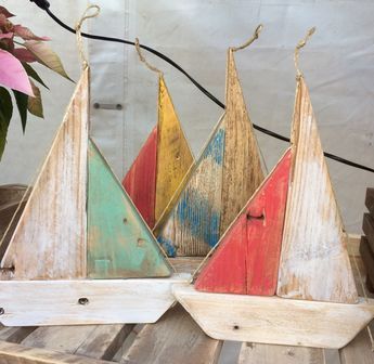 Nautical Wood Decor, Beach Wood Crafts, Sailboat Wall Art, Beach Themed Crafts, Deco Marine, Scrap Wood Crafts, Driftwood Art Diy, Nautical Crafts, Wood Craft Projects