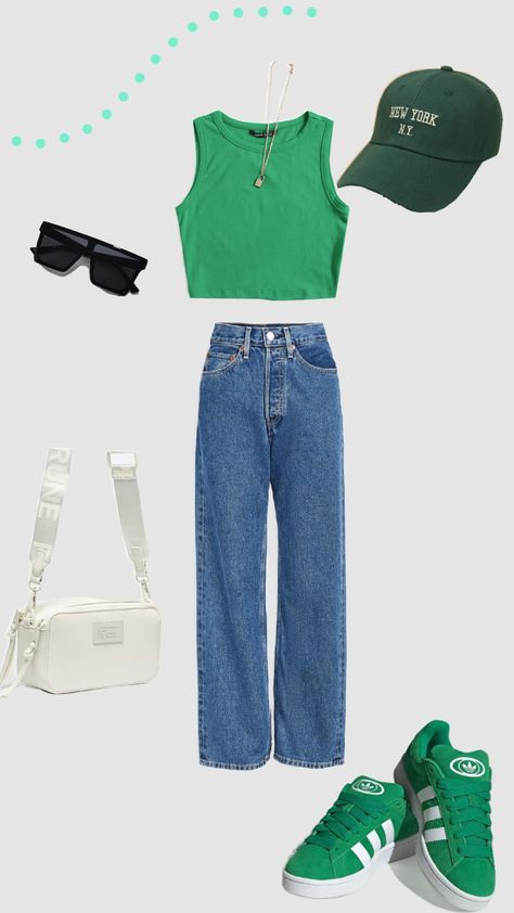 #outfit #casual #clasico #green Crop Top Verde Outfit, Outfits Con Top Verde, Casual Green Cropped Crop Top, Green Casual Cropped T-shirt For Summer, Green Trendy Cami Crop Top, Trendy Green Cropped T-shirt, Mommy Jeans, Top Verde, Green Crop Top