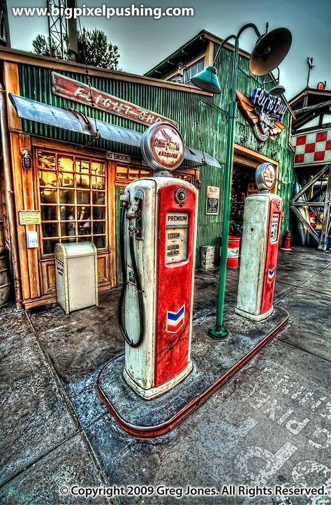 Condor Flats and Chevron Gas | Old gas stations, Old gas pumps, Vintage gas pumps Old Gas Pumps, Vintage Gas Pumps, Pompe A Essence, Old Garage, Old Gas Stations, 강아지 그림, Gas Pump, Petrol Station, Filling Station