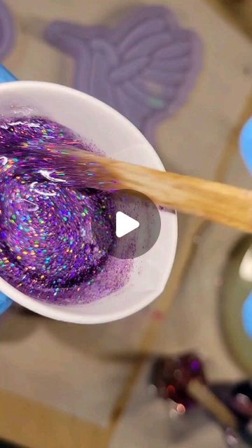 Uv Resin Jewelry Ideas, Resin Crafts Tutorial Videos, Uv Resin Ideas, Cloud Tutorial, Resin Jewelry Tutorial, Diy Uv Resin, How To Make Resin, Epoxy Crafts, Resin Ideas