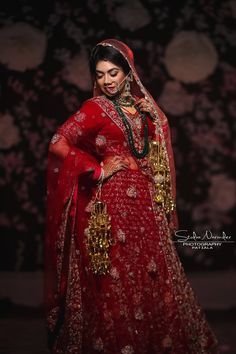 Marriage Poses, Bridal Pose, Indian Bride Poses, Indian Bride Photography Poses, Indian Wedding Poses, Reception Bride, Bride Photos Poses, Wedding Dresses Men Indian, Indian Wedding Bride