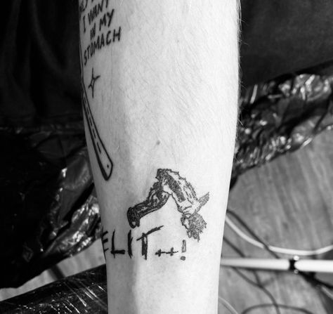 My recent playboi carti tattoo Carti Inspired Tattoos, Lucki Eck$ Tattoo, Vamp Tattoo Ideas, Playboi Carti Tattoo Ideas, Carti Tattoo Ideas, Playboi Carti Tattoo, Carti Tattoo, Vamp Tattoo, Tattoos Of Hands