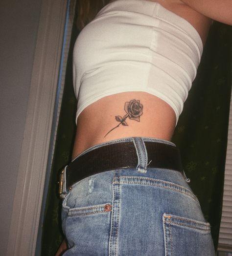 rose tattoo on ribs Stomach Rose Tattoo, Rose Tattoo Side Rib, Rose Tattoo On Ribs, Tattoo Placements For Women, Back Rib Tattoo, Tattoo Side Rib, Watercolor Dandelion Tattoo, Rose Rib Tattoos, Cute Meaningful Tattoos