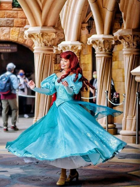 Disney Park Characters, Ariel Broadway, Ariel Disneyland, Baskin Robins, Wicked Glinda, Disney Poses, Alice In Wonderland Pictures, Hot Pink Prom Dress, Dress Reference