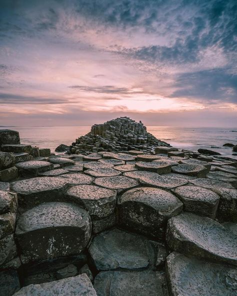 📍 Giants Causeway Crazy Nature, Giants Causeway, Wood Scraps, Blue Hour, Western Europe, Color Collection, Geology, Travel Dreams, Natural Landmarks