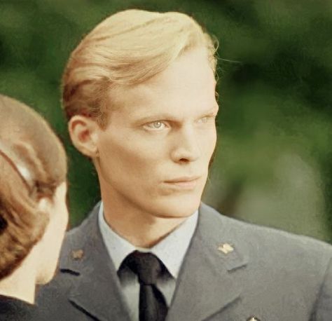 Paul Bettany Younger, Peter Weller, Aaliyah Pictures, Marvel Dr, Paul Bettany, The Good Shepherd, Elizabeth Olsen, Best Actor, Coming Home