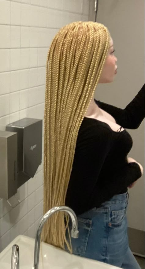 color 613 613 Box Braids, Box Braids White Girl, Knotless Braids Color, Box Braids Knotless, Nigerian Braids, Albino Girl, Box Braids Tutorial, Braids Color, Protective Braids