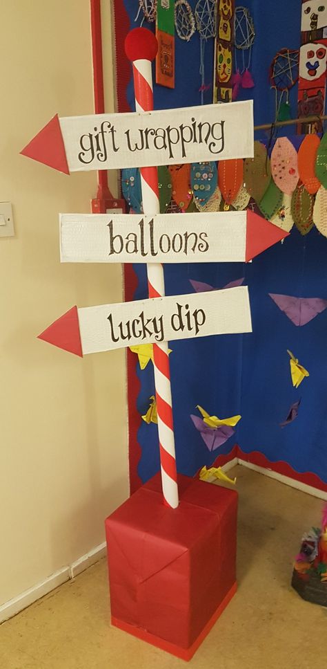 Christmas Craft Primary School, Game Stall Decoration Ideas Fair, Christmas Fair Decoration Ideas, Christmas Festival Ideas School, Christmas Play Decorations, Christmas School Fair, School Christmas Events, Christmas Fete Ideas, Pta Christmas Fair Games