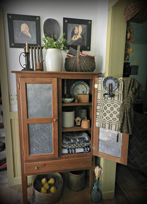 Pie Safe -Reminds me of my Grandaddy's pie safe. :-) Primitive Vignettes, Antique Pie Safe, Colonial Decorating, Primitive Cabinets, Primitive Living, Primitive Living Room, Primative Decor, Country Kitchens, Primitive Homes