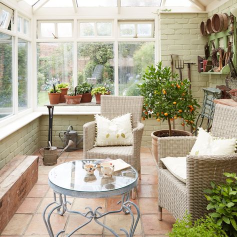 Traditional conservatory with wicker furniture and garden tools Conservatory Bedroom, Conservatory Interiors, Small Conservatory, Indoor Garden Rooms, Modern Conservatory, Conservatory Interior, Conservatory Decor, Conservatory Ideas, Conservatory Design