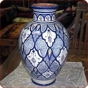 moravian pottery vases - - Yahoo Image Search Results Moroccan Vase, Moroccan Pottery, Porcelain Decor, Moroccan Furniture, Ceramics Pottery Vase, Pottery Painting Designs, Blue Pottery, Moroccan Decor, Ceramic Vases