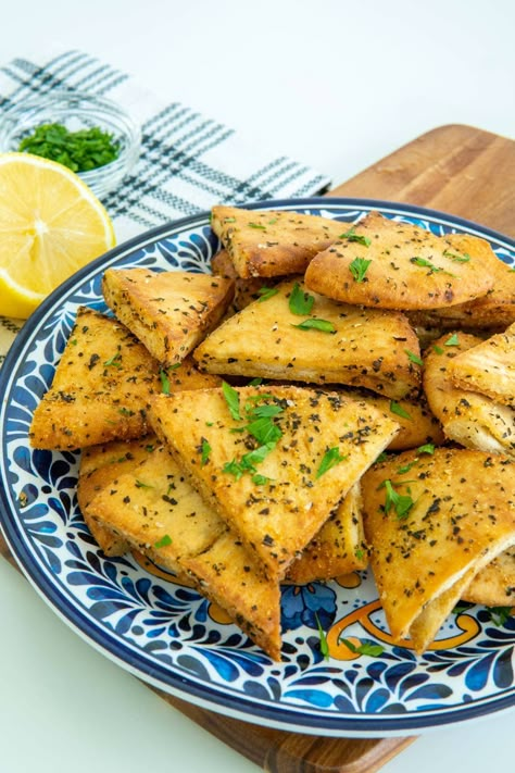 Air Fried Pita Chips, Homemade Pita Chips Air Fryer, Pita Chips Air Fryer, Air Fryer Pita Bread, Fried Pita Bread, Air Fryer Pita Chips, Longhorn Pita Chips, Fried Pita Chips, Oven Baked Chips