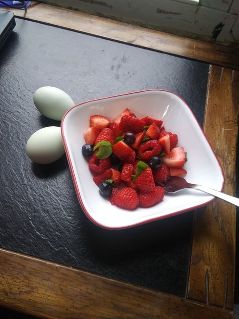 Here is a lunch idea for people who are trying to eat healthy! Its a fruit salad with some raspberries, Strawberries, blueberries, spinach, and 2 boiled eggs! Eggs And Fruit, Strawberries Blueberries, Lunch Idea, Boiled Egg, A Fruit, Low Sodium, Eat Healthy, Boiled Eggs, Healthy Foods