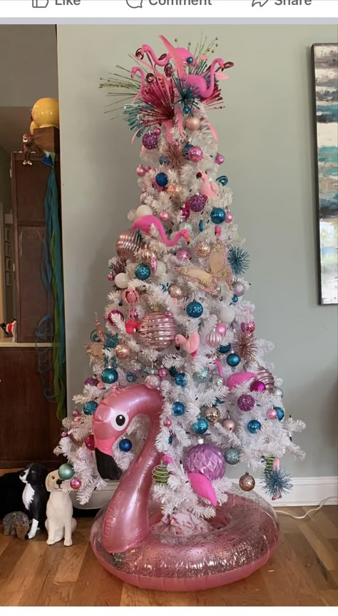 Flamingo Tree Christmas, Pink Flamingo Christmas Tree, Flamingo Christmas Tree Ideas, Christmas In July Camping, Christmas Luau Party, Luau Christmas Party, Office Xmas Decorations, Tropical Christmas Tree, Pine Tree Decor