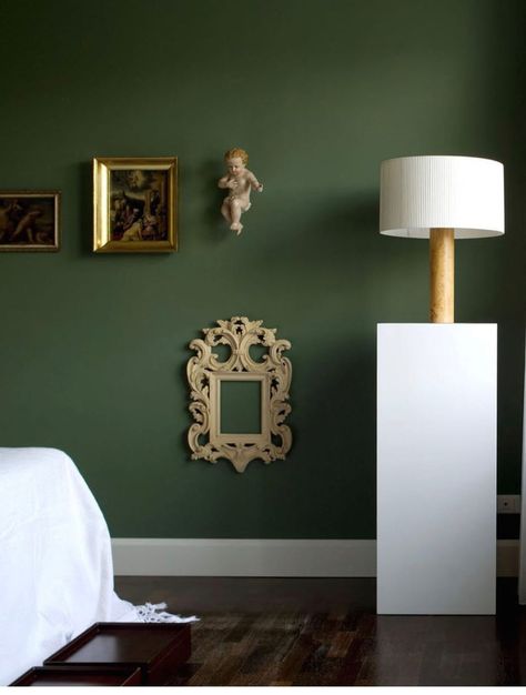 Filippo Cei - Picture gallery 2 Moss Green Living Room Walls, Green Bedding Bedroom, Dark Green Bedding, Green Walls Living Room, Bedroom Design Trends, Minimal House, White Bed, Dark Colours, Green Bedding