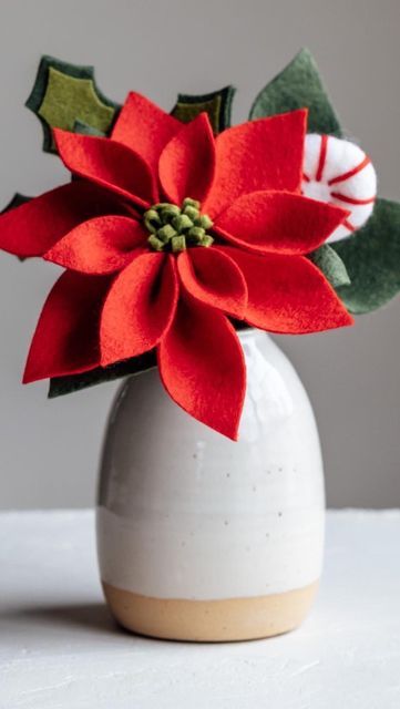 Resa Curbo on Instagram: "Felt Poinsettias 🌲❤️ Center - 2” x 1” 3 small petals - 1” x 1.5” 3 medium petals - 1.25” x 2” 6 large petals - 2” x 3”" Felt Poinsettia, Felt Flowers Patterns, Felt Flower Tutorial, Felt Succulents, Video Inspiration, Pattern Template, Felt Ball Garland, Poinsettia Flower, Holly Leaves