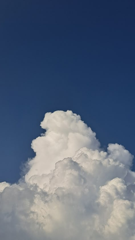 Morning Background, Angelcore Aesthetic, Indian Flag Wallpaper, Dark Blue Wallpaper, Wallpaper Sky, Cloud Photos, Simple Phone Wallpapers, Morning Sky, Cloud Wallpaper