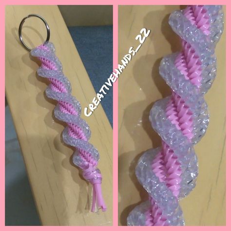 Gimp Keychain Patterns, Loom Band Keychain, Boondoggle Patterns, Gimp Keychain, Plastic Lace Crafts, Lanyard Ideas, Lanyard Crafts, Diy Rhinestone Crafts, Keychain Patterns