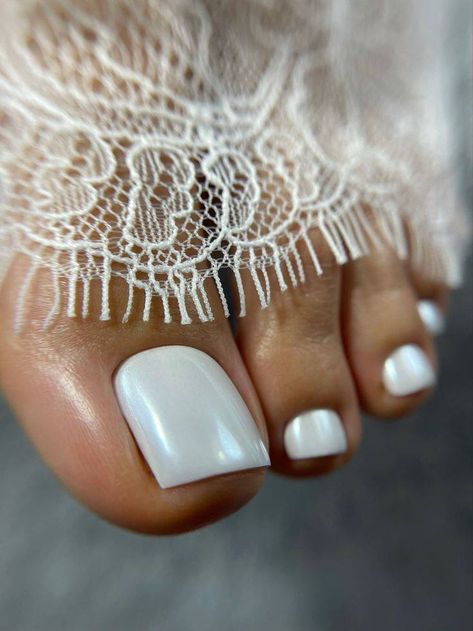 Nail Ideas, [13 лют, 2024, 1:24 AM] Gentle pedicure for you Ideas for pedicure and manicure for any mood Bride Toes Nails, White Toe Nail, Pedicure And Manicure, Gel Toe Nails, Toe Nail Color, Hello Nails, Cute Toe Nails, Summer Toe Nails, Classic Nails