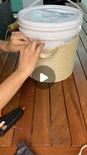 Macrame Basket, Diy Rope Basket, Rustic Baskets, Jute Crafts, Back Porch Ideas, Diy Basket, Rope Crafts, House Outside Design, Diy Crafts Room Decor