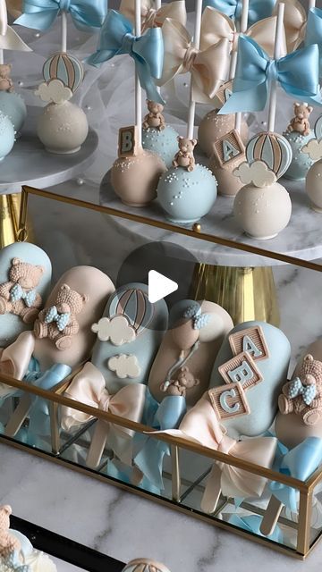 Pacifier Cake Pops, Cake Pop Set Up, Baby Shower Cake Pops Boy, Cake Pops For Baby Shower Boy, Gender Reveal Cake Pops Ideas, Gender Reveal Treats Sweets, Cake Pop Gender Reveal, Gender Reveal Cakepops, Cake Pops Gender Reveal