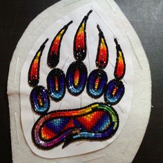 Beaded Bear Paw, Beaded Bear, Beaded Medallion, Native Designs, Native American Beadwork Patterns, Beautiful Beaded Earring, Native Beading Patterns, Native Pride, Paw Pattern