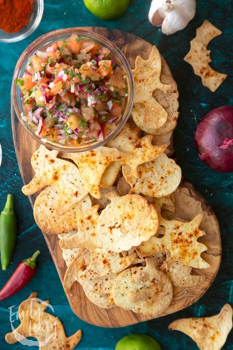 These crunchy Halloween tortilla chips - flavoured with smoked paprika and served alongside a fresh tomato salsa - make the perfect savoury treat for spooky season. Halloween Tortilla, Halloween Movie Night Snacks, Savory Halloween Food, Movie Night Snacks, Halloween Movie Night, Spooky Food, Easy Salsa, Meat Free Recipes, Fresh Tomato Salsa