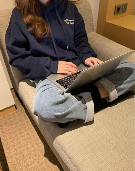 Cute Comfy Study Outfit, Comfy Student Outfit, Aesthetic Study Outfit, College Looks Student, Cozy Study Outfit, Korean Student Aesthetic, Cute Study Outfit, Studying Outfits, Study Outfit Comfy