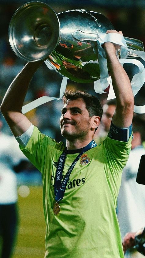 Iker Casillas en 2022 | Fotos de fútbol, Fotografía de fútbol, Iker casillas Soccer, Green, Football