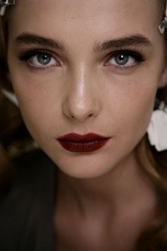 Bold lips for autumn: yes, please. #beauty #makeup Oxblood Red Lipstick, Dark Red Lip, Stained Lips, Dark Lip Makeup, Snejana Onopka, Dark Lip, Berry Lips, Winter Makeup, Make Up Looks