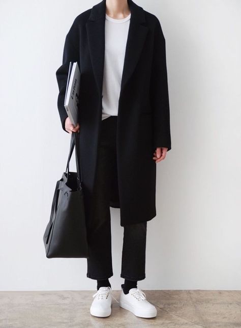 Minimal Stil, Minimalist Moda, Minimalist Fashion Men, Monochrome Fashion, Vogue Korea, Minimal Chic, Sneakers Outfit, Sneakers Men Fashion, Coat Fashion