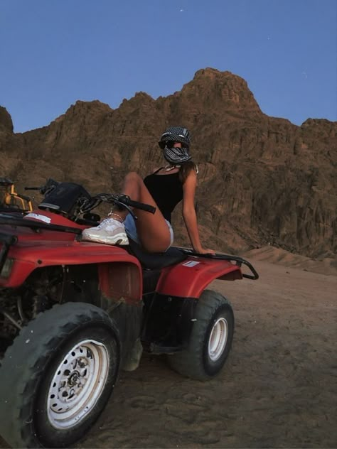 Sand Dunes Pictures, Desert Vacation Aesthetic, Dune Buggy Outfit, Off Roading Outfit, Atv Riding Outfit, Desert Pics, Egypt Outfits, Dubai Photoshoot, Desert Vacation