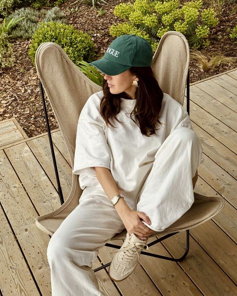 Khaki Cap Outfit Women, Pose With Cap For Women, Poses With Caps Women, Chic Summer Cap, Chic Summer Cap Hat, Spring Streetwear Baseball Cap, Cap Outfits For Women, Cap Outfit, Green Cap